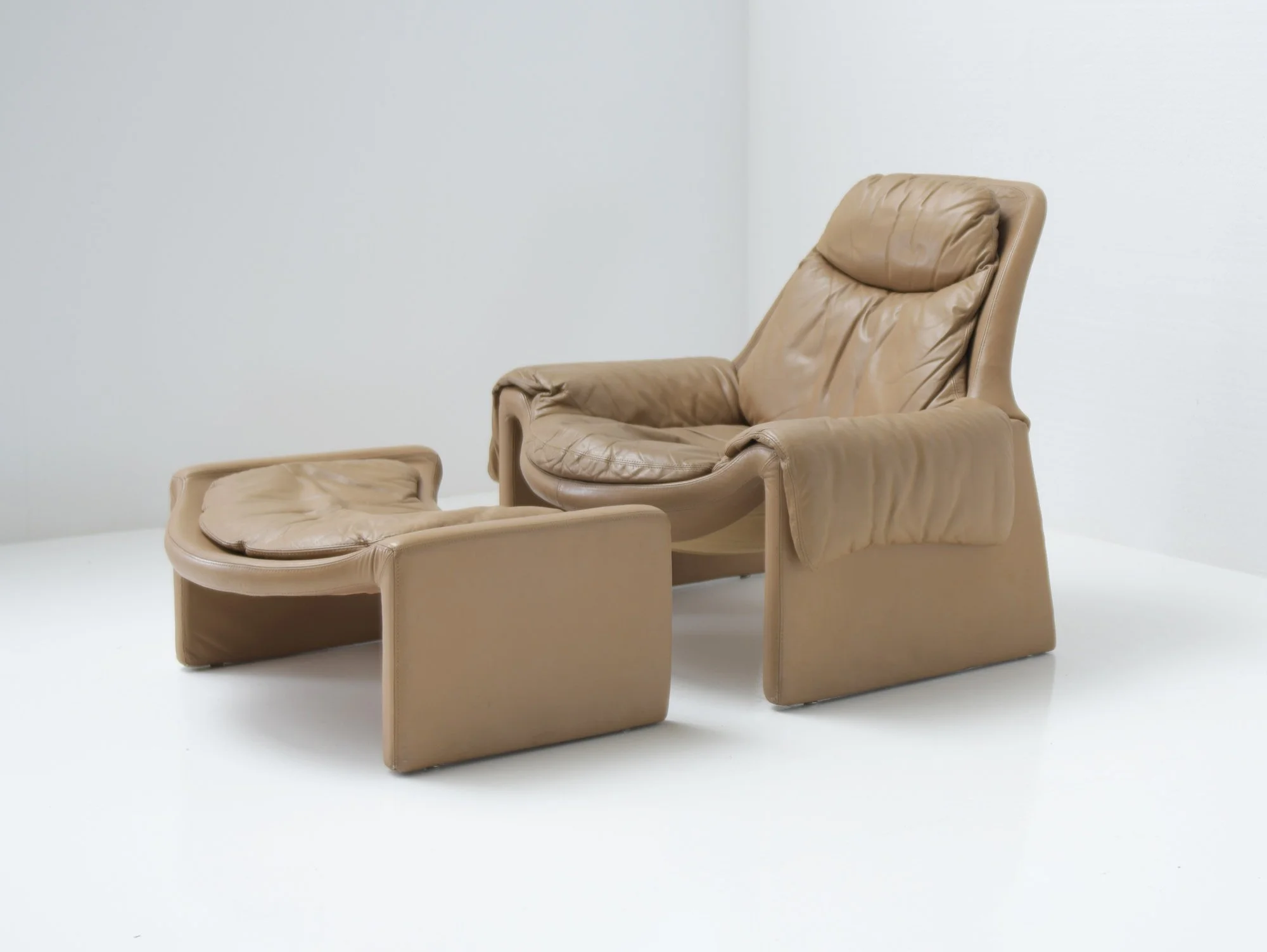 P 60 61 proposals serie leather lounge chairs - Vittorio